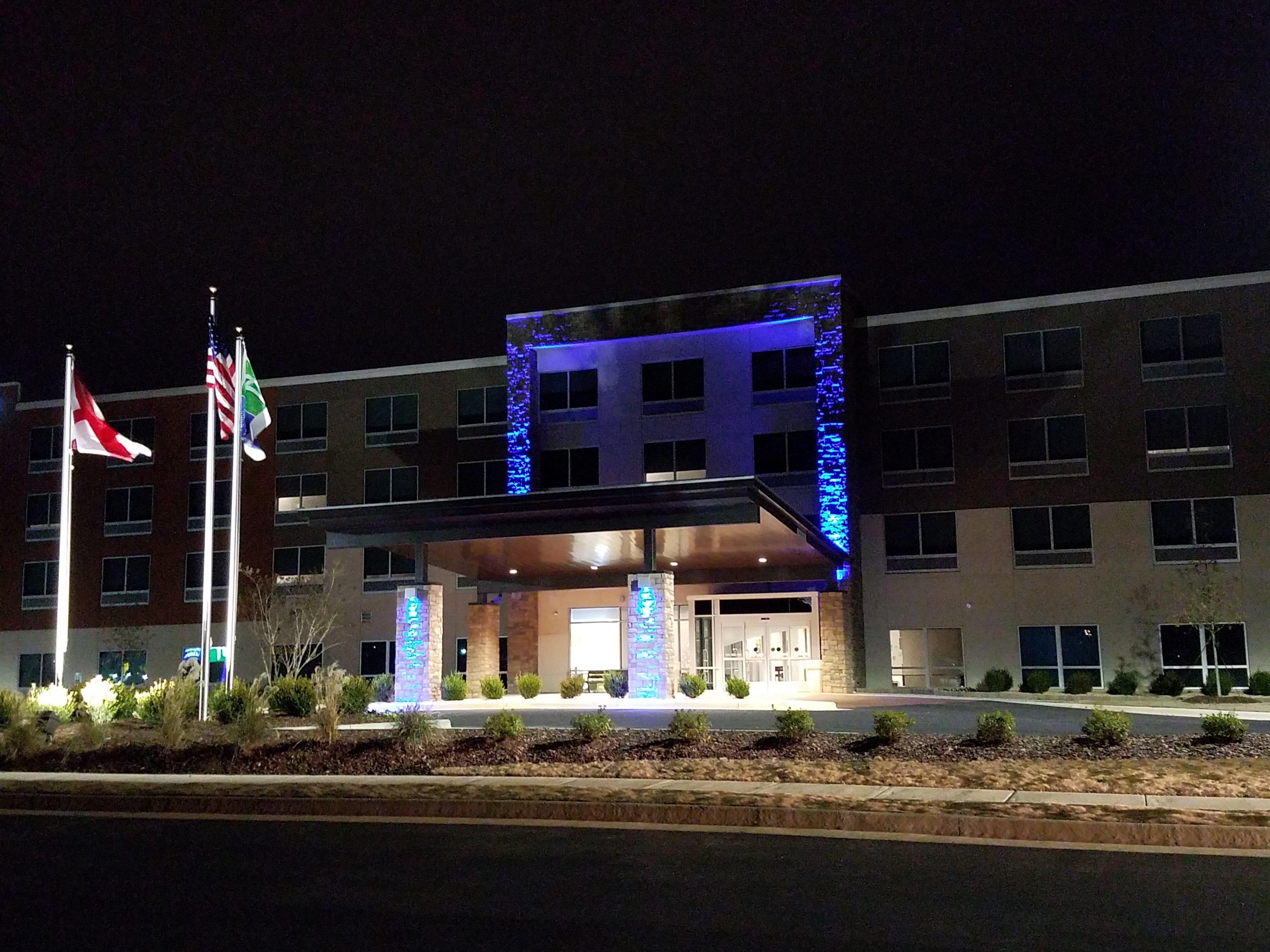 Holiday Inn Express Hotel & Suites Decatur Bagian luar foto